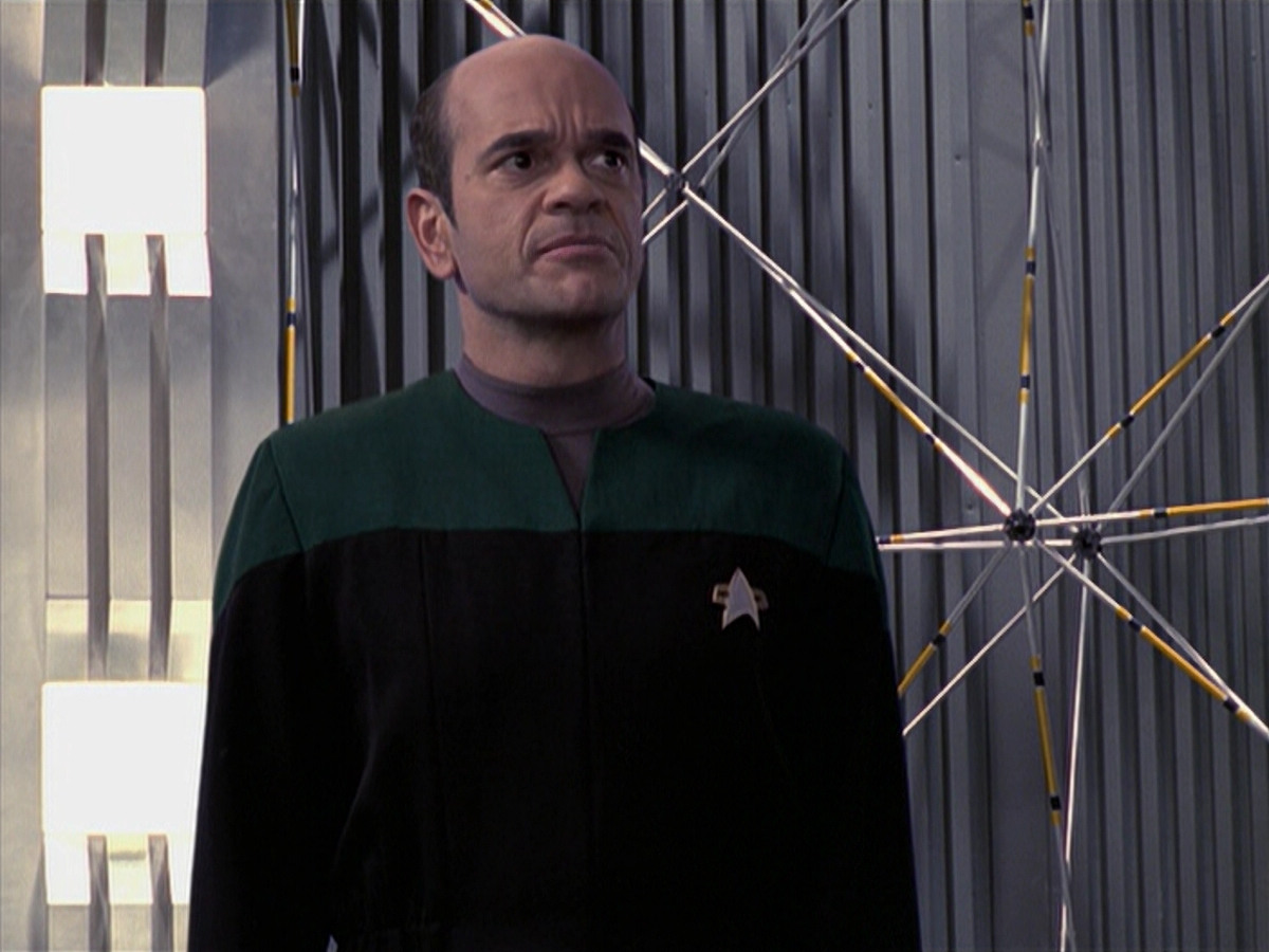 extant_StarTrek_VOY_6x24-LifeLine_03162.jpg