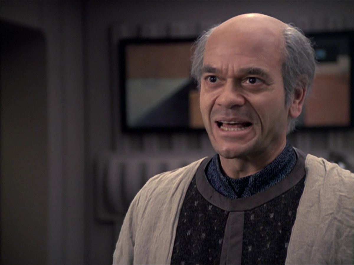 extant_StarTrek_VOY_6x24-LifeLine_03164.jpg