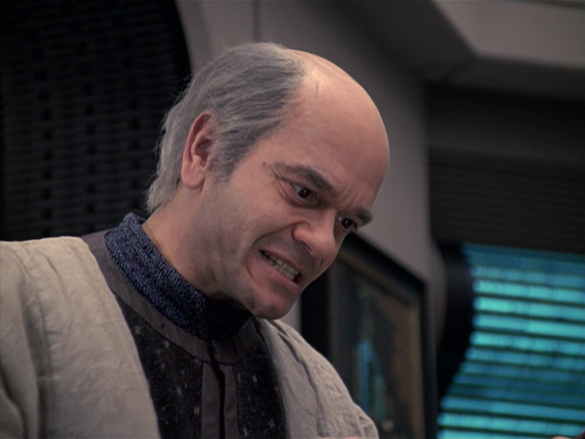 extant_StarTrek_VOY_6x24-LifeLine_03169.jpg