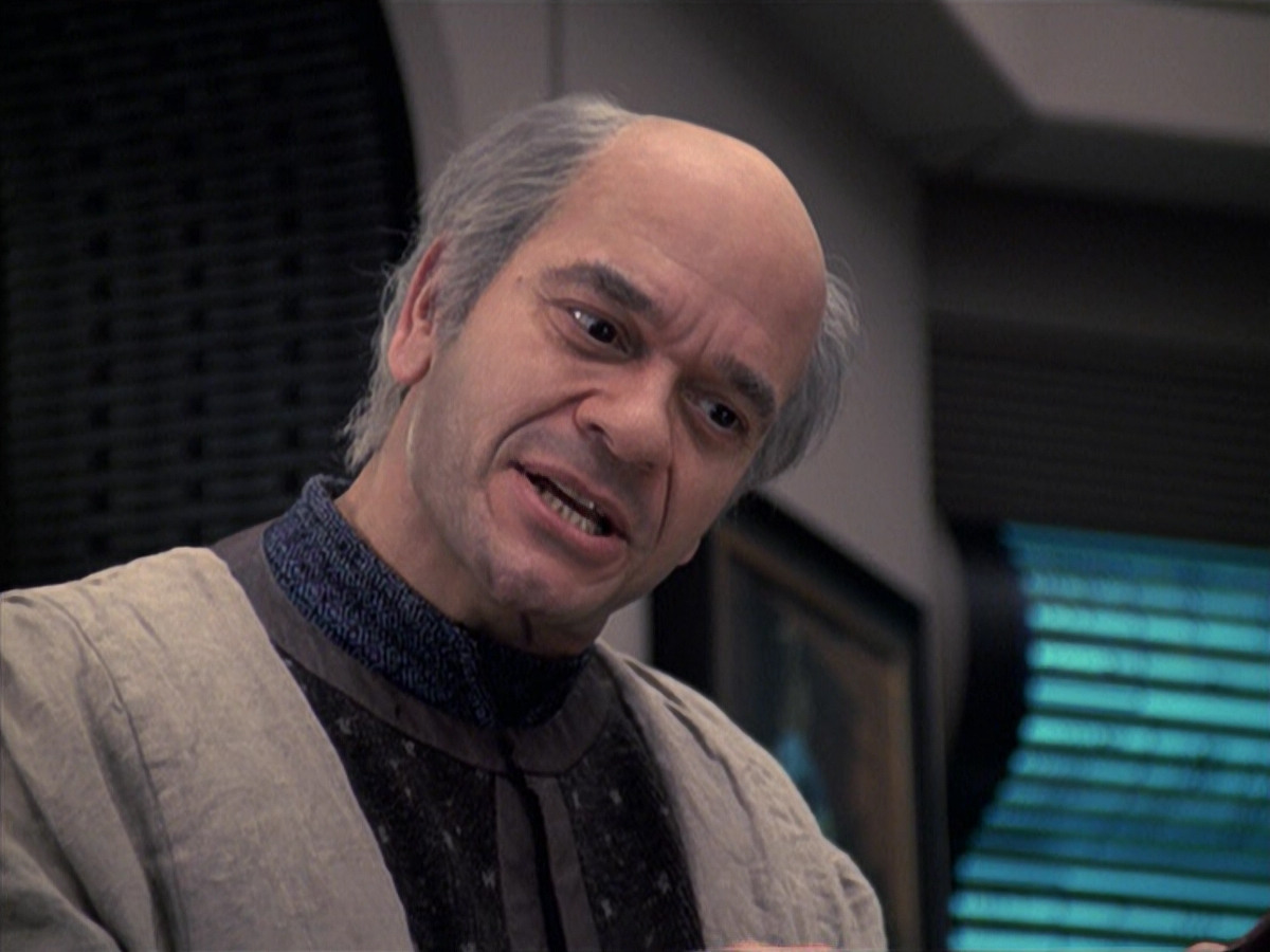extant_StarTrek_VOY_6x24-LifeLine_03170.jpg