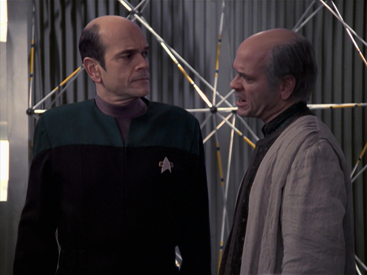 extant_StarTrek_VOY_6x24-LifeLine_03195.jpg