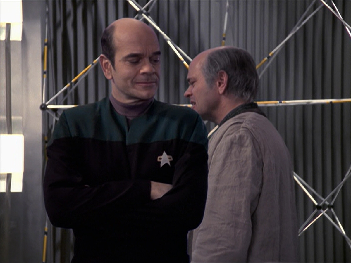 extant_StarTrek_VOY_6x24-LifeLine_03204.jpg