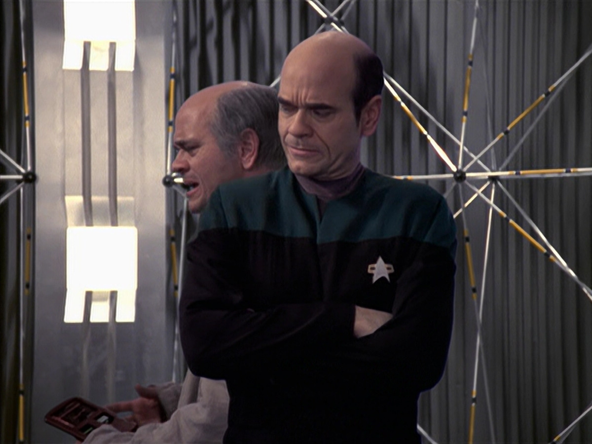 extant_StarTrek_VOY_6x24-LifeLine_03206.jpg