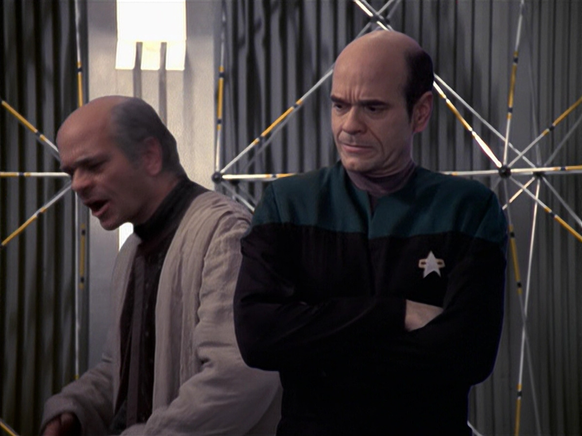 extant_StarTrek_VOY_6x24-LifeLine_03207.jpg