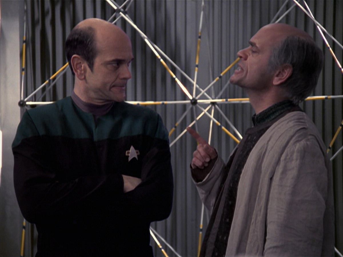 extant_StarTrek_VOY_6x24-LifeLine_03223.jpg