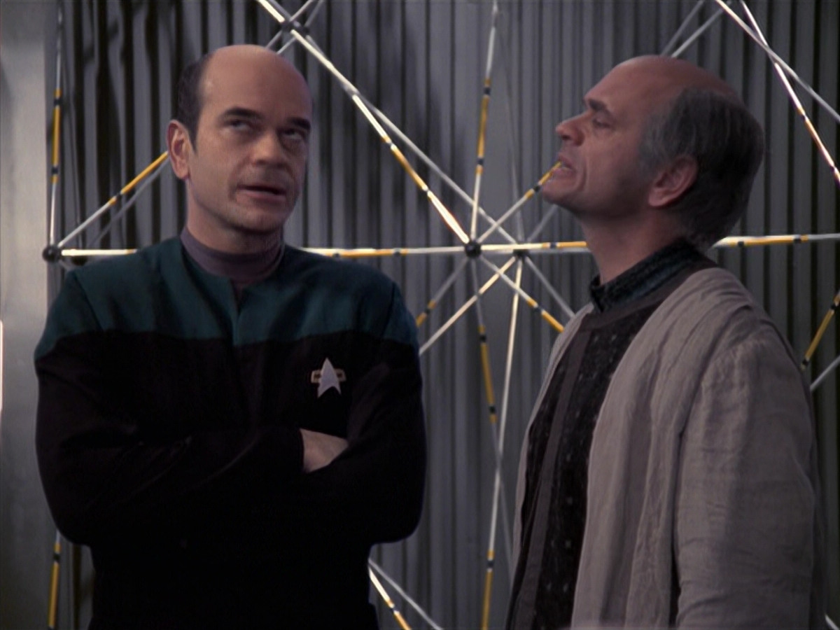 extant_StarTrek_VOY_6x24-LifeLine_03224.jpg