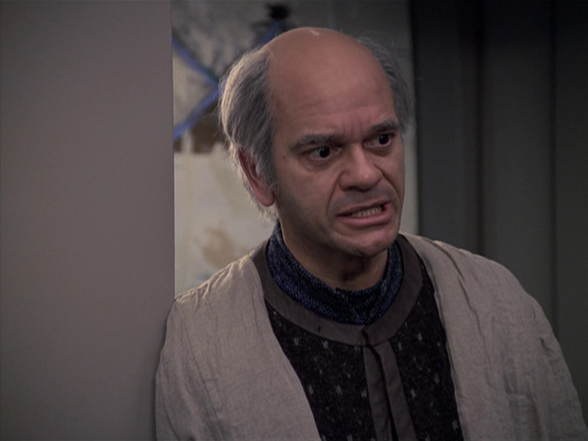 extant_StarTrek_VOY_6x24-LifeLine_03284.jpg