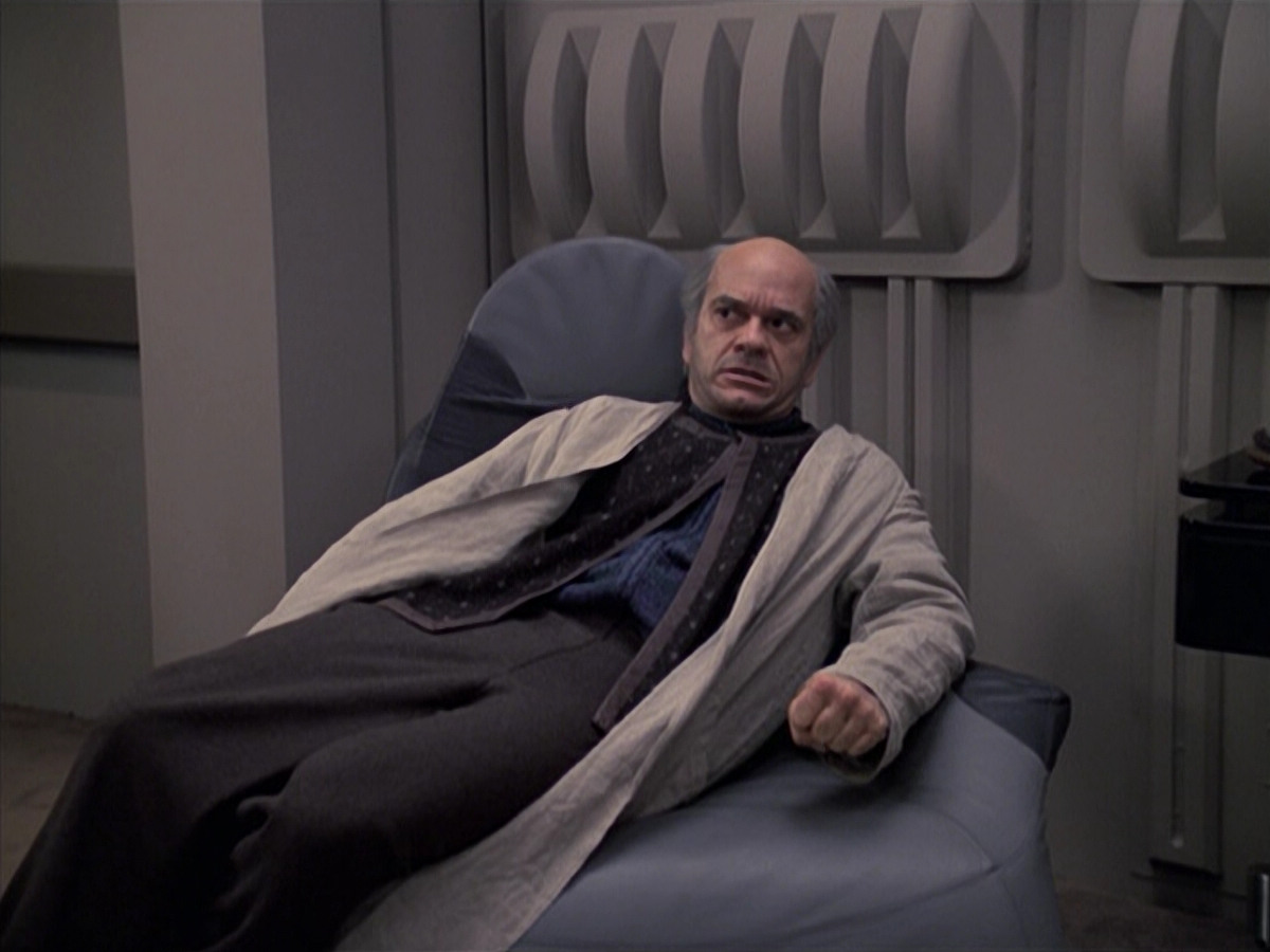 extant_StarTrek_VOY_6x24-LifeLine_03298.jpg
