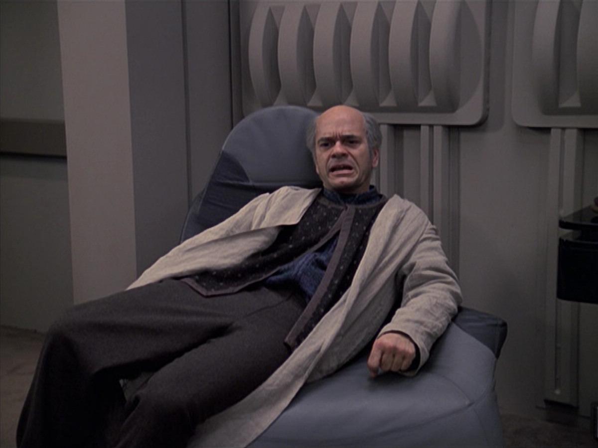 extant_StarTrek_VOY_6x24-LifeLine_03310.jpg