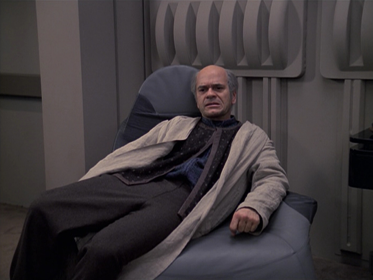 extant_StarTrek_VOY_6x24-LifeLine_03311.jpg