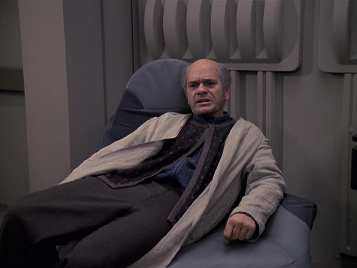 extant_StarTrek_VOY_6x24-LifeLine_03315.jpg