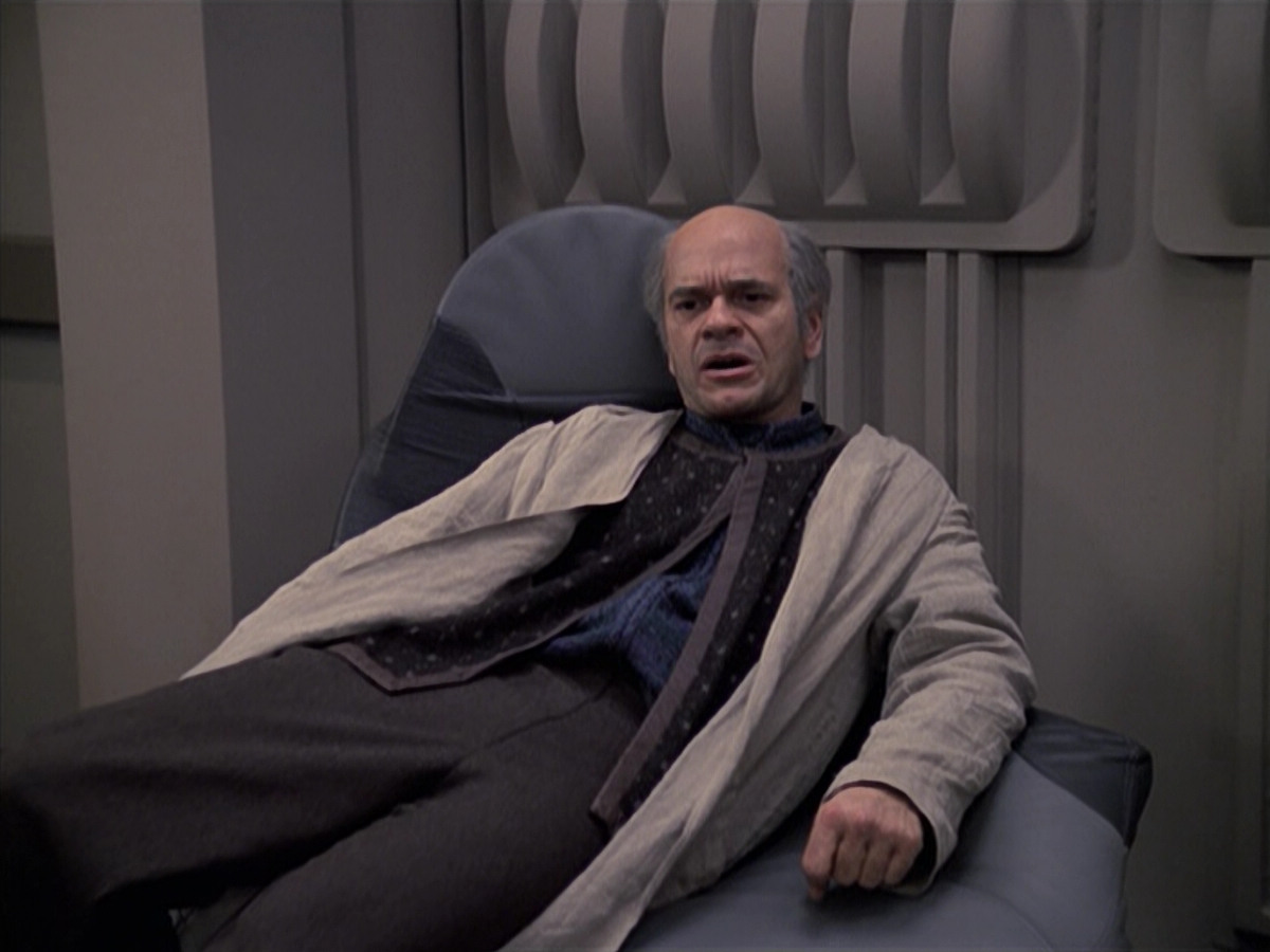 extant_StarTrek_VOY_6x24-LifeLine_03316.jpg