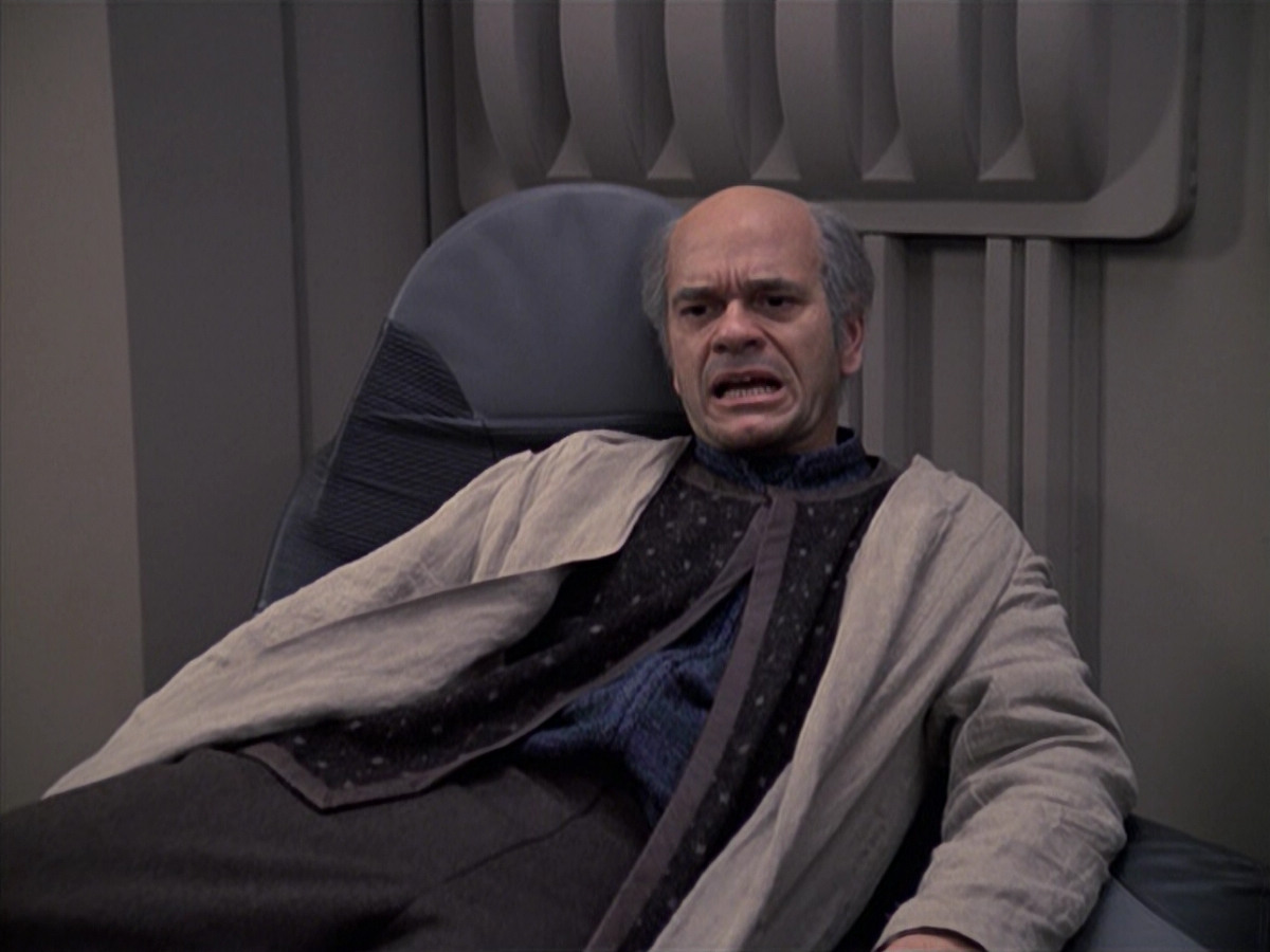 extant_StarTrek_VOY_6x24-LifeLine_03320.jpg
