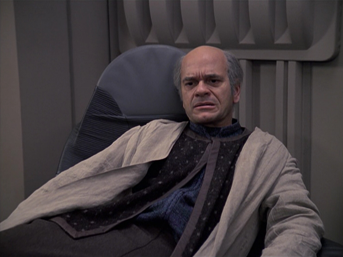 extant_StarTrek_VOY_6x24-LifeLine_03322.jpg