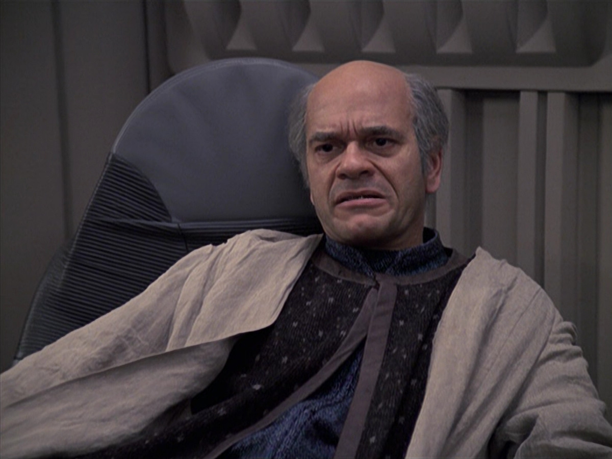 extant_StarTrek_VOY_6x24-LifeLine_03326.jpg