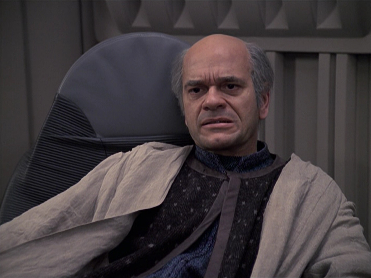 extant_StarTrek_VOY_6x24-LifeLine_03327.jpg