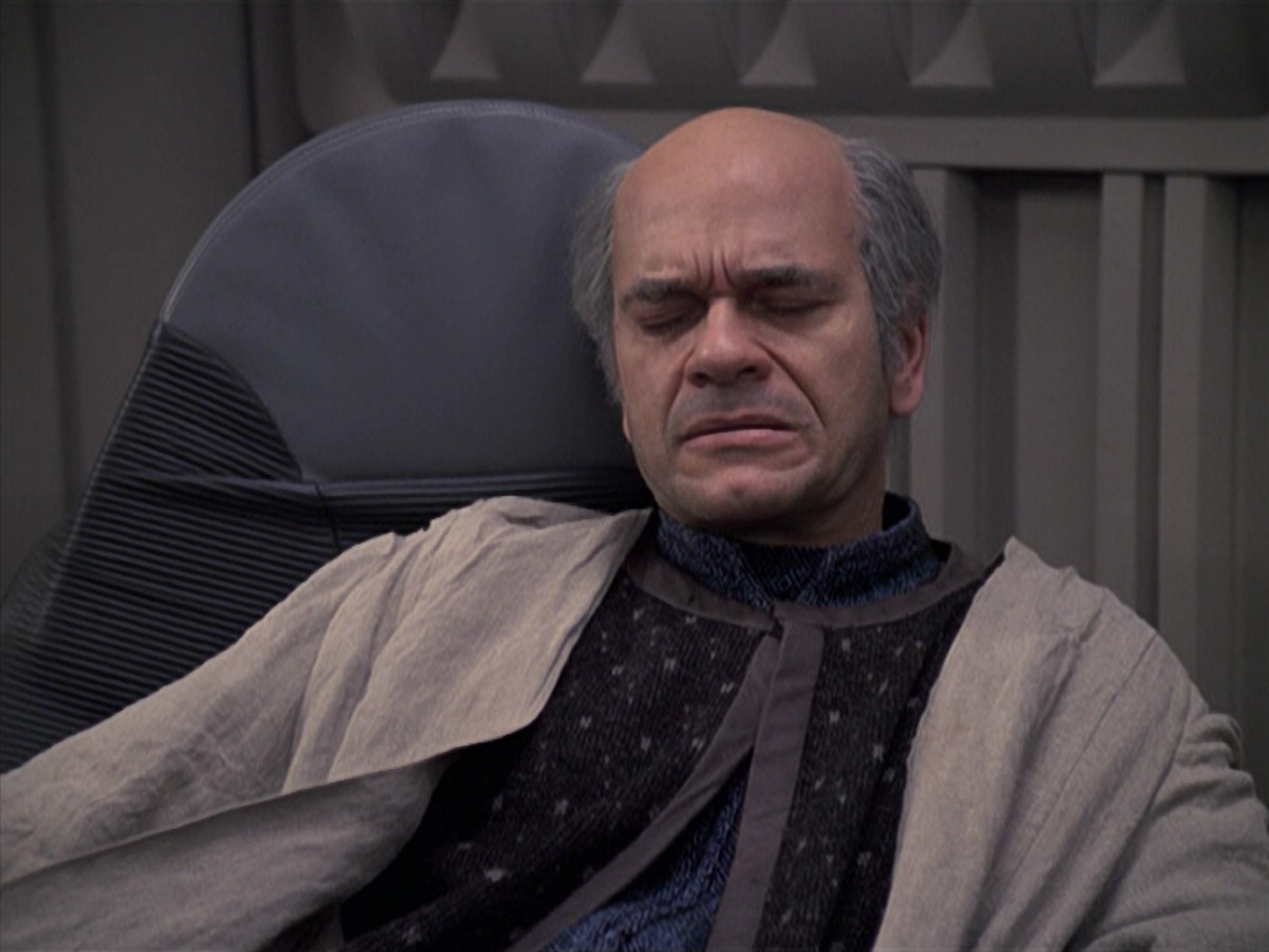 extant_StarTrek_VOY_6x24-LifeLine_03331.jpg