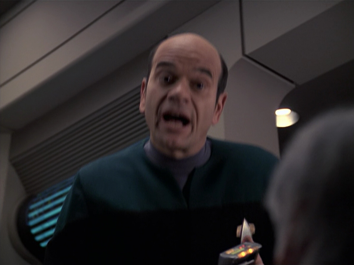 extant_StarTrek_VOY_6x24-LifeLine_03335.jpg