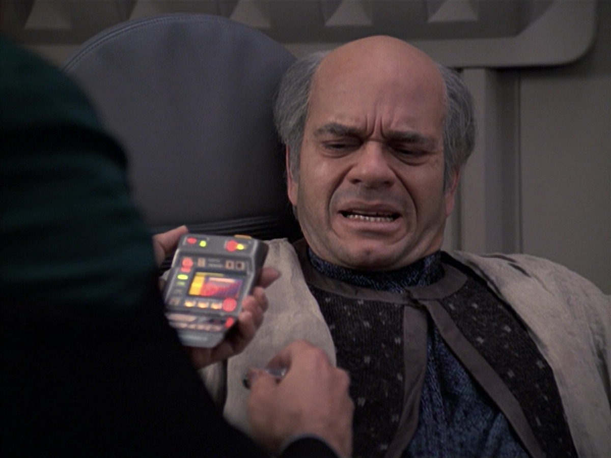 extant_StarTrek_VOY_6x24-LifeLine_03338.jpg