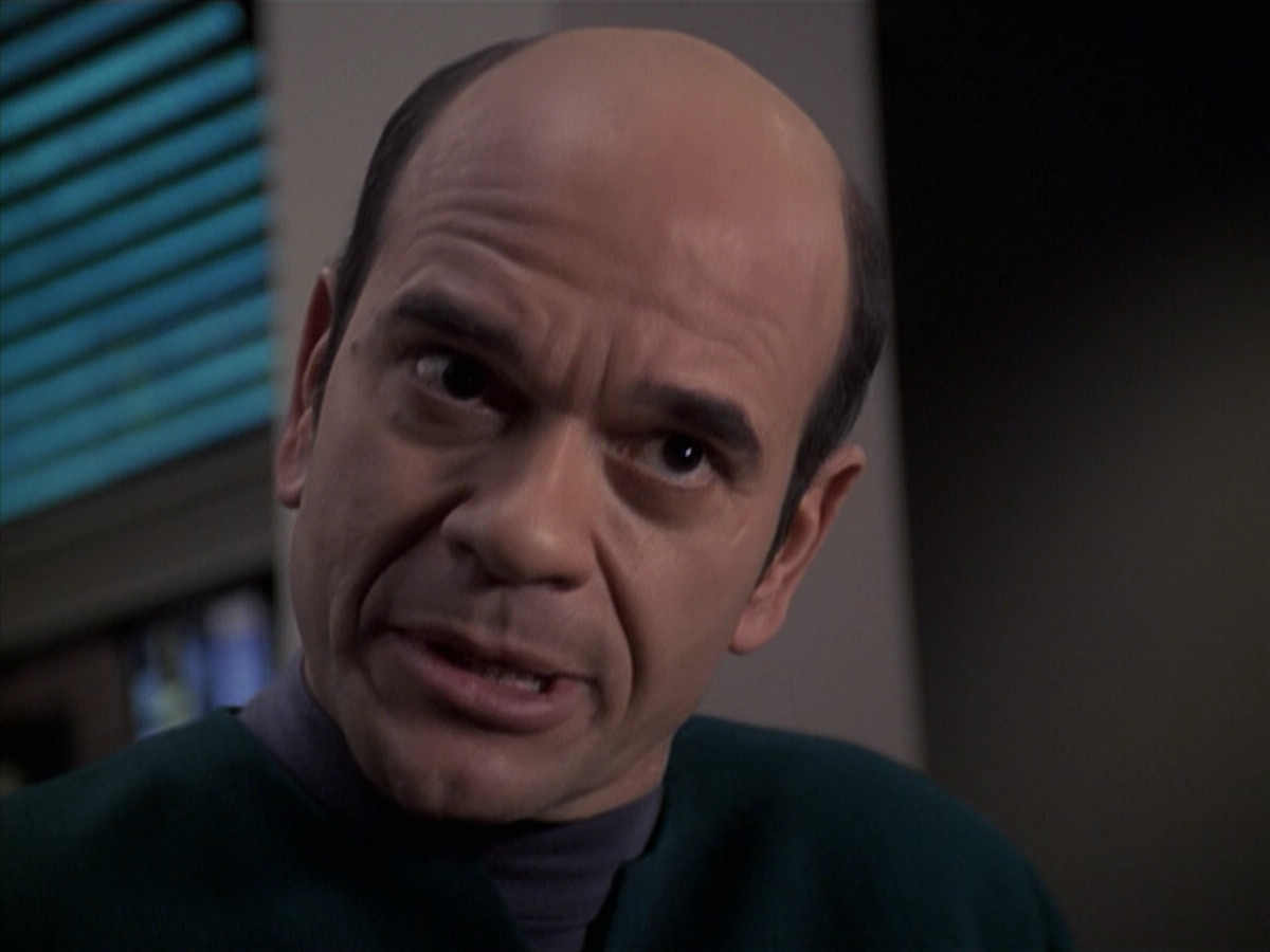 extant_StarTrek_VOY_6x24-LifeLine_03345.jpg