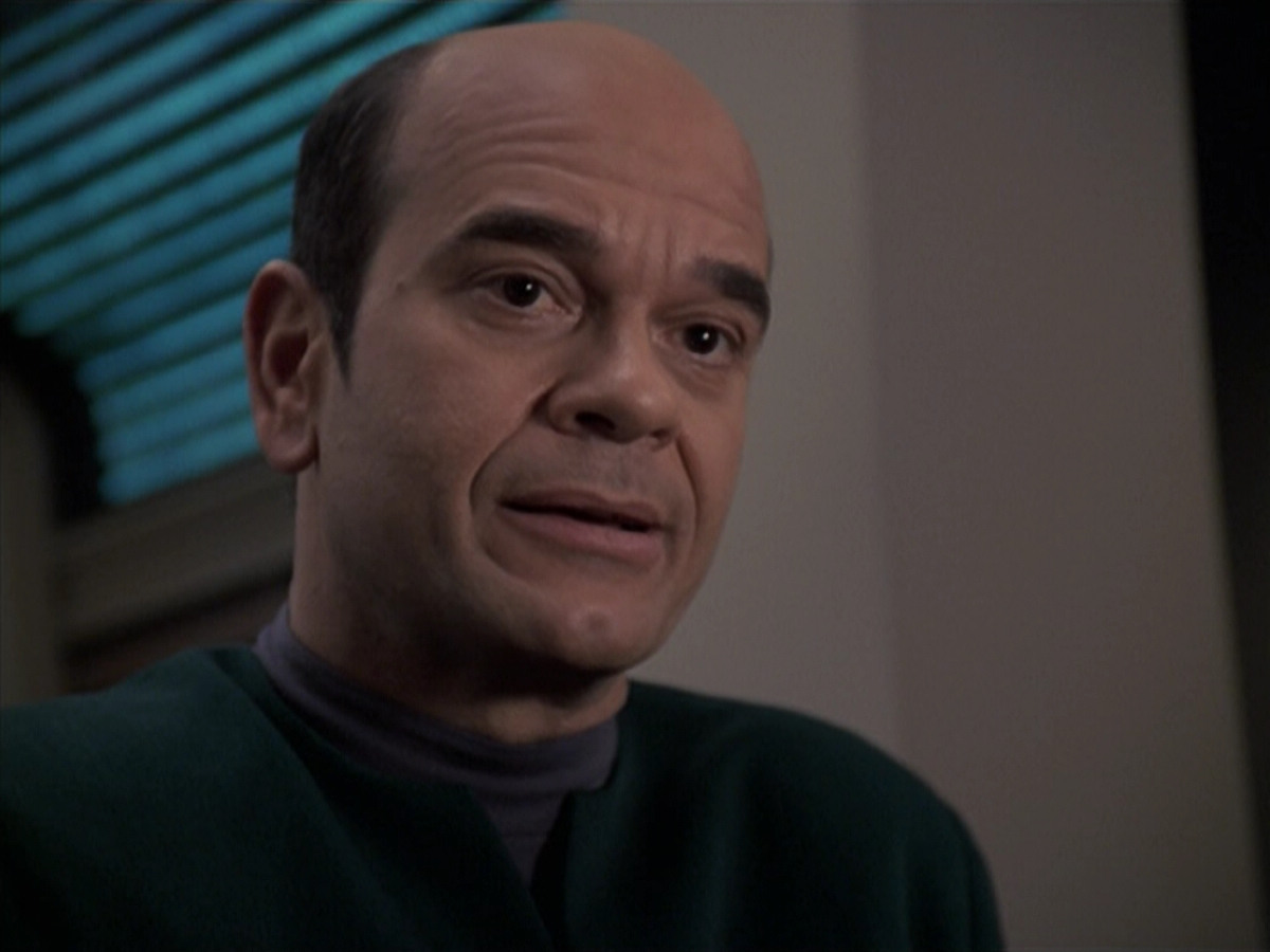 extant_StarTrek_VOY_6x24-LifeLine_03357.jpg