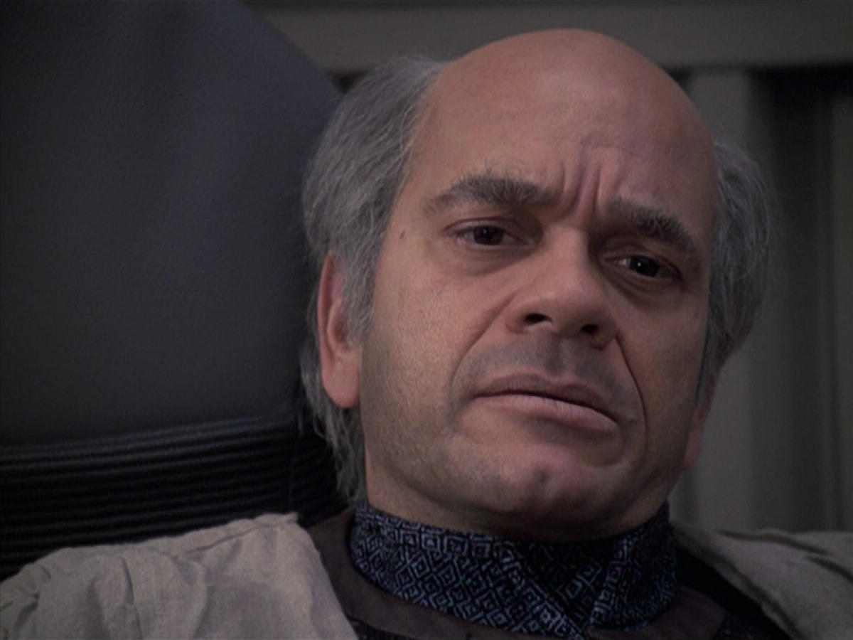 extant_StarTrek_VOY_6x24-LifeLine_03369.jpg