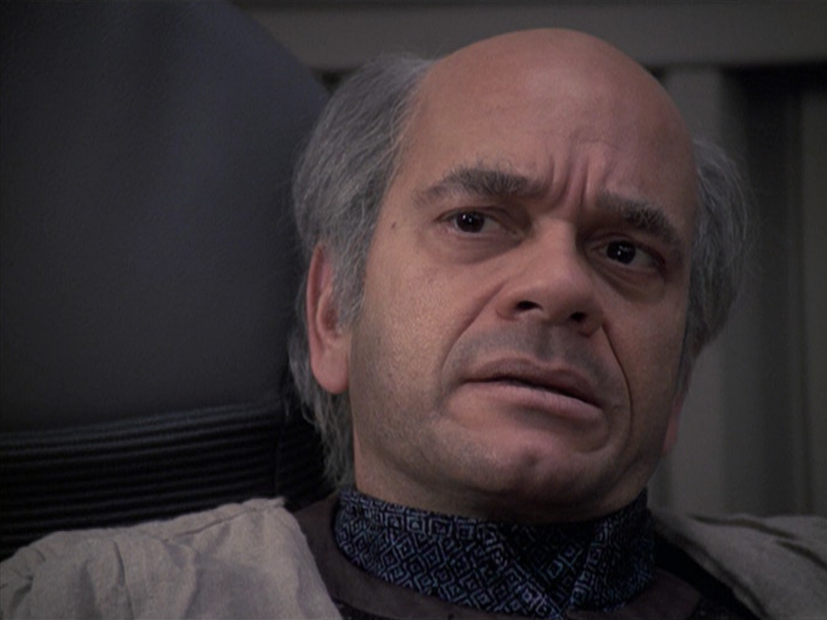 extant_StarTrek_VOY_6x24-LifeLine_03374.jpg