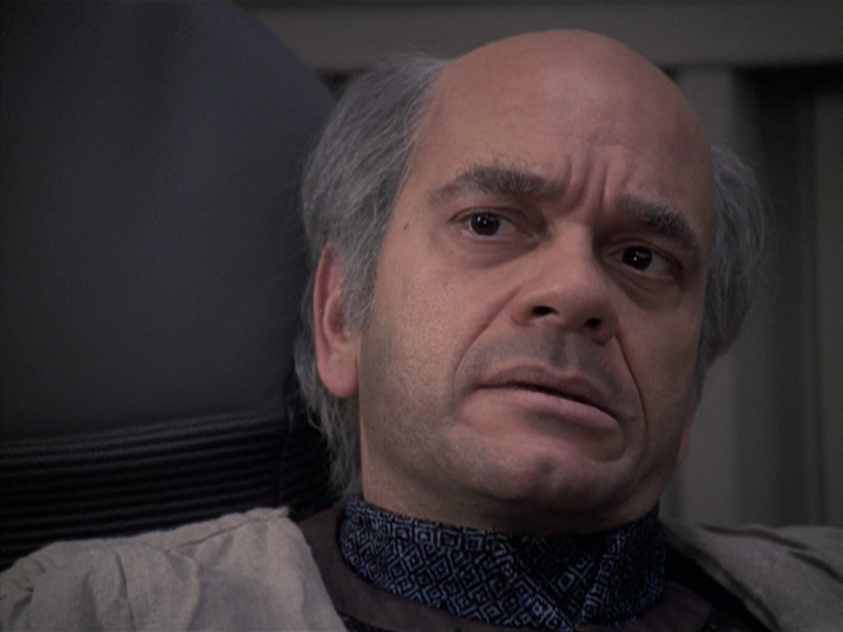 extant_StarTrek_VOY_6x24-LifeLine_03376.jpg