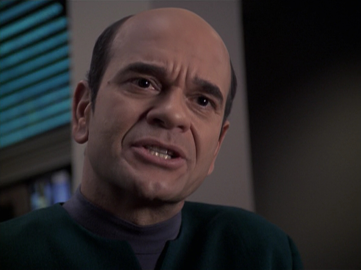 extant_StarTrek_VOY_6x24-LifeLine_03395.jpg
