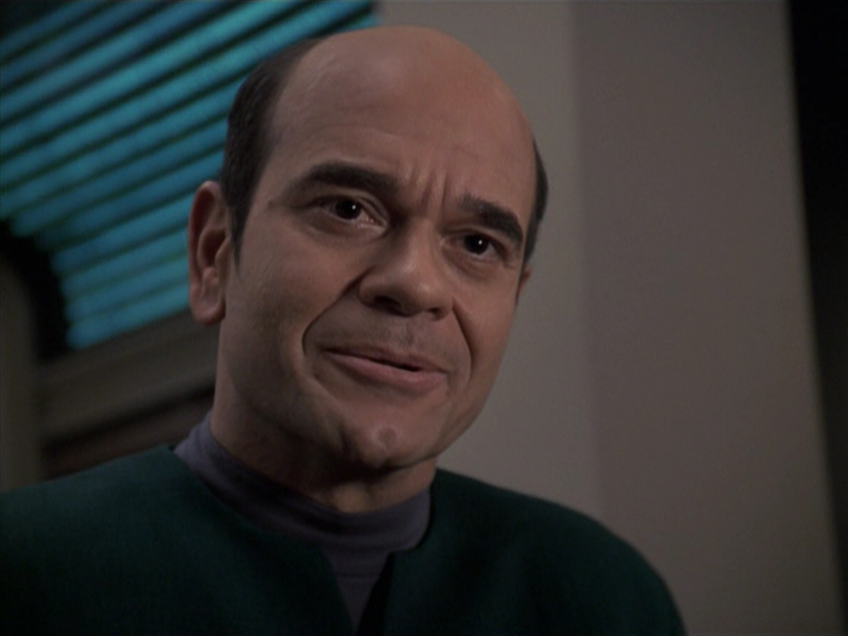 extant_StarTrek_VOY_6x24-LifeLine_03418.jpg