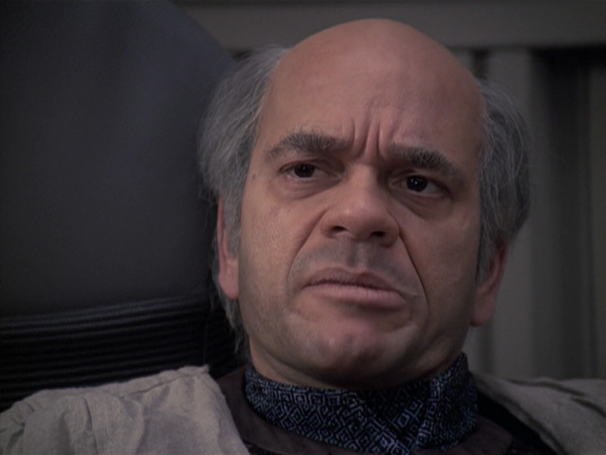 extant_StarTrek_VOY_6x24-LifeLine_03421.jpg