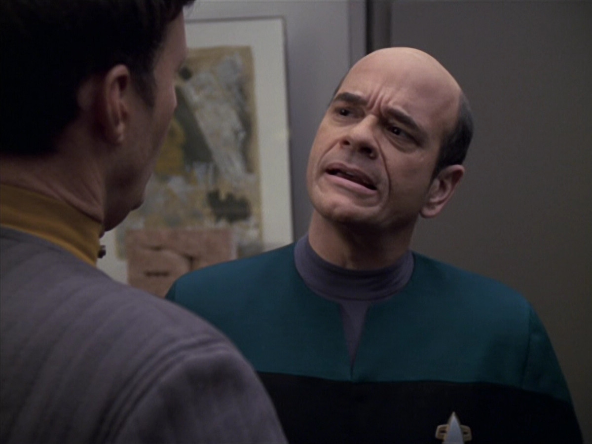 extant_StarTrek_VOY_6x24-LifeLine_03473.jpg