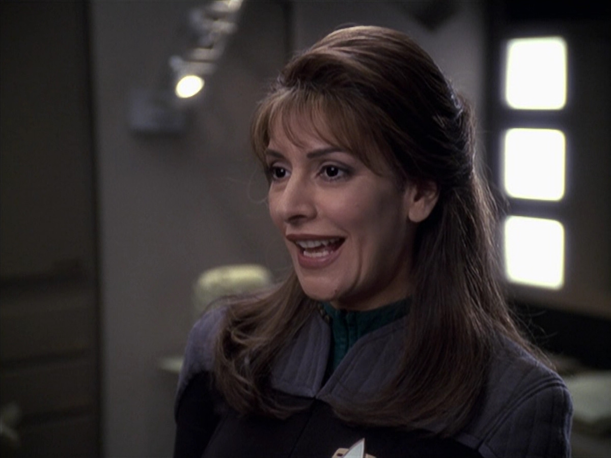 extant_StarTrek_VOY_6x24-LifeLine_03494.jpg