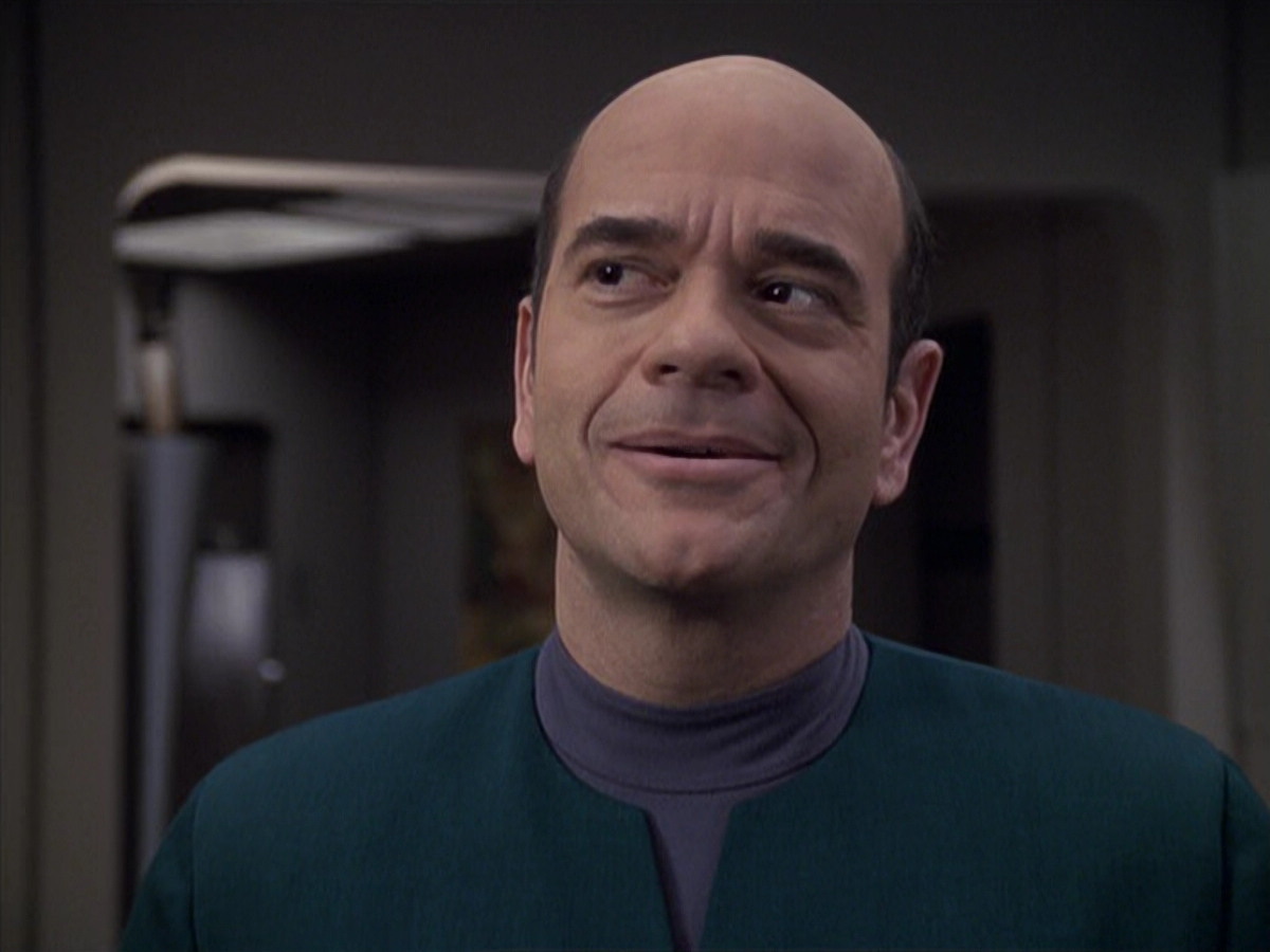 extant_StarTrek_VOY_6x24-LifeLine_03499.jpg