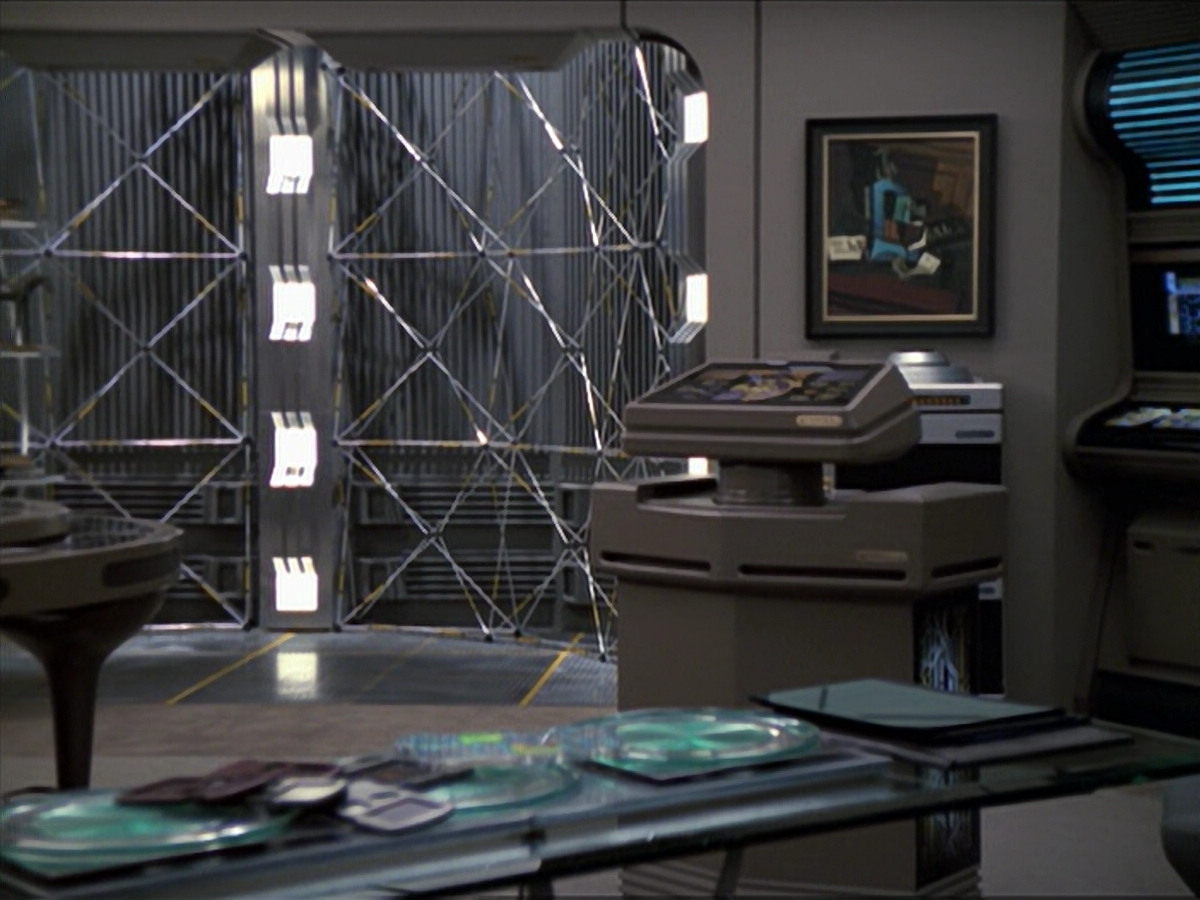 extant_StarTrek_VOY_6x24-LifeLine_03519.jpg