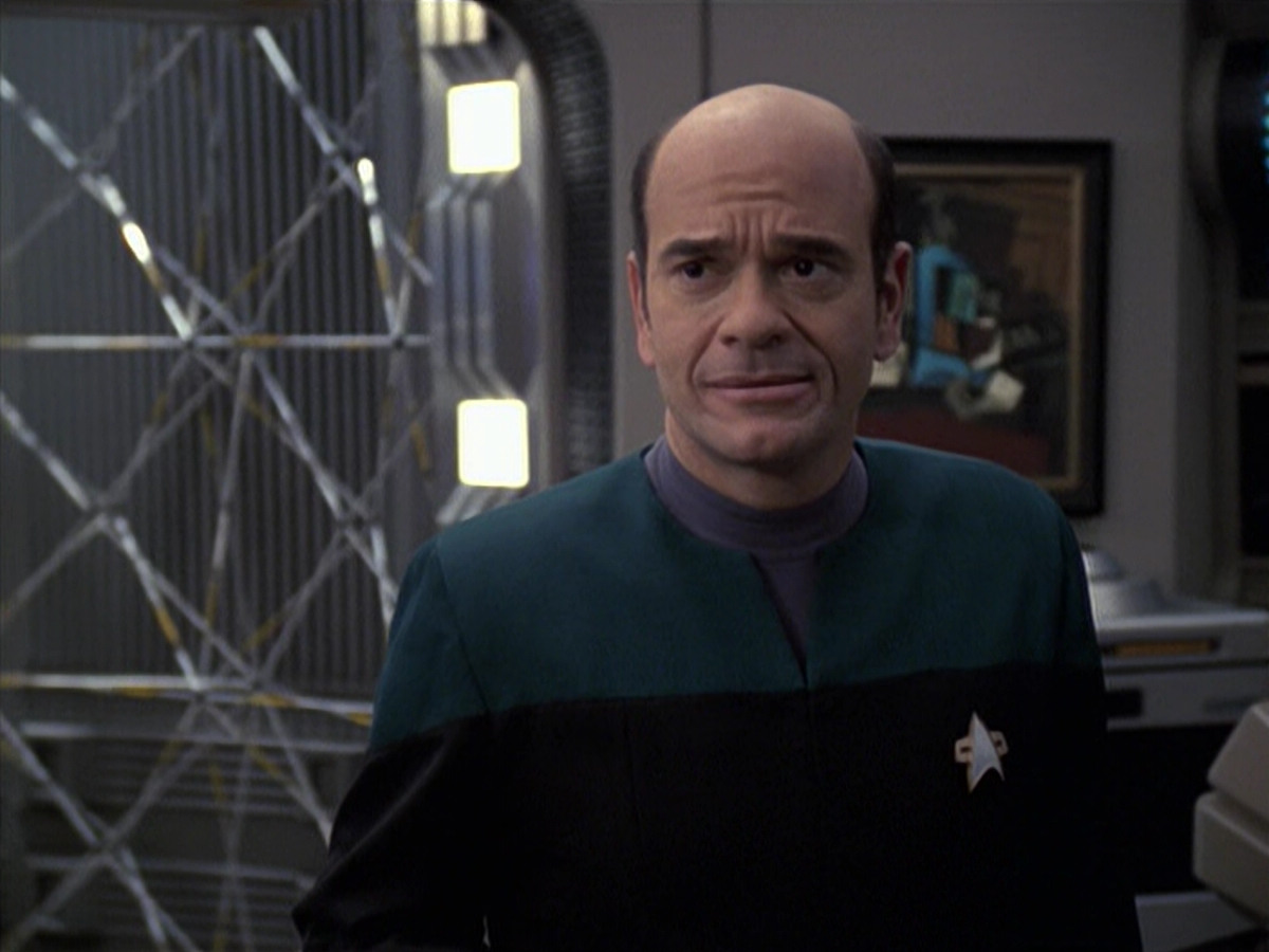 extant_StarTrek_VOY_6x24-LifeLine_03550.jpg