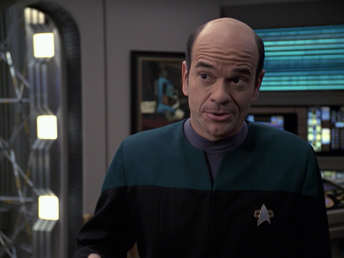 extant_StarTrek_VOY_6x24-LifeLine_03553.jpg