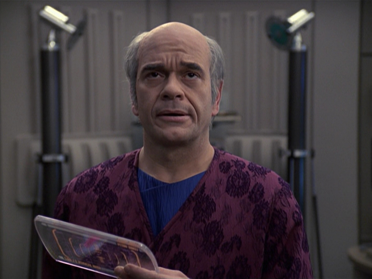 extant_StarTrek_VOY_6x24-LifeLine_03555.jpg