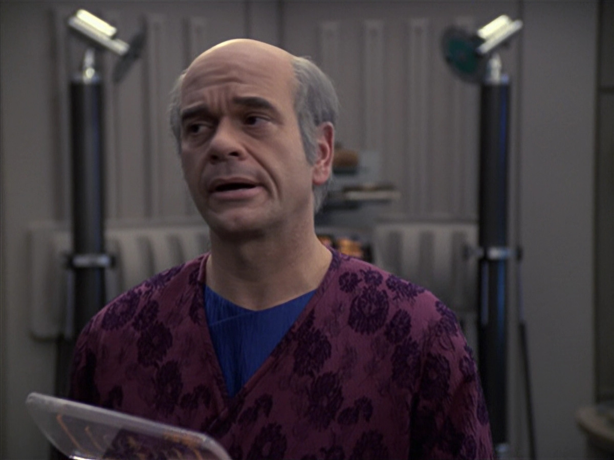extant_StarTrek_VOY_6x24-LifeLine_03556.jpg