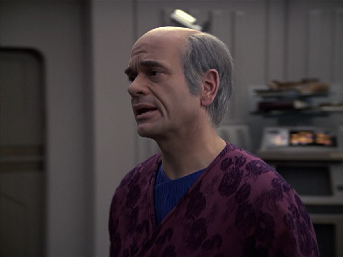 extant_StarTrek_VOY_6x24-LifeLine_03557.jpg