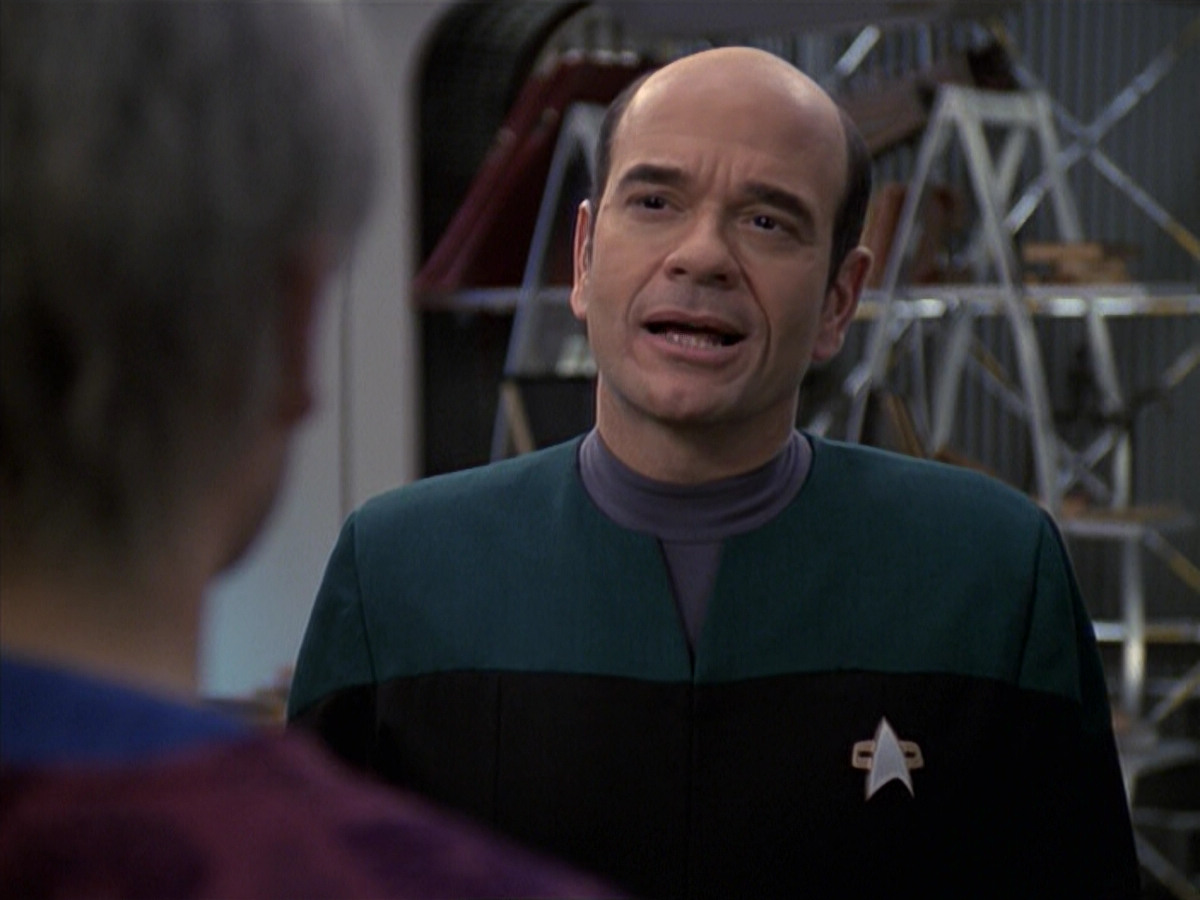 extant_StarTrek_VOY_6x24-LifeLine_03565.jpg