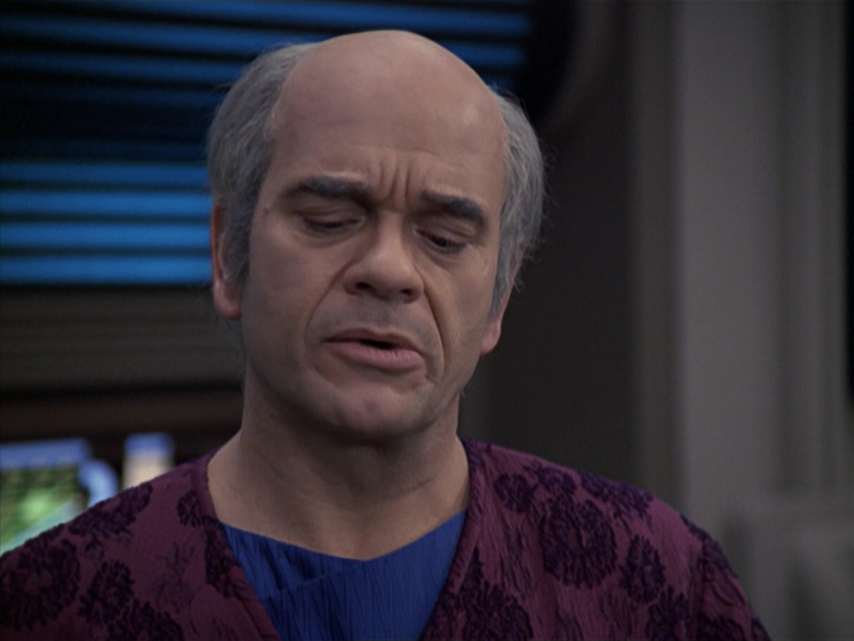 extant_StarTrek_VOY_6x24-LifeLine_03578.jpg