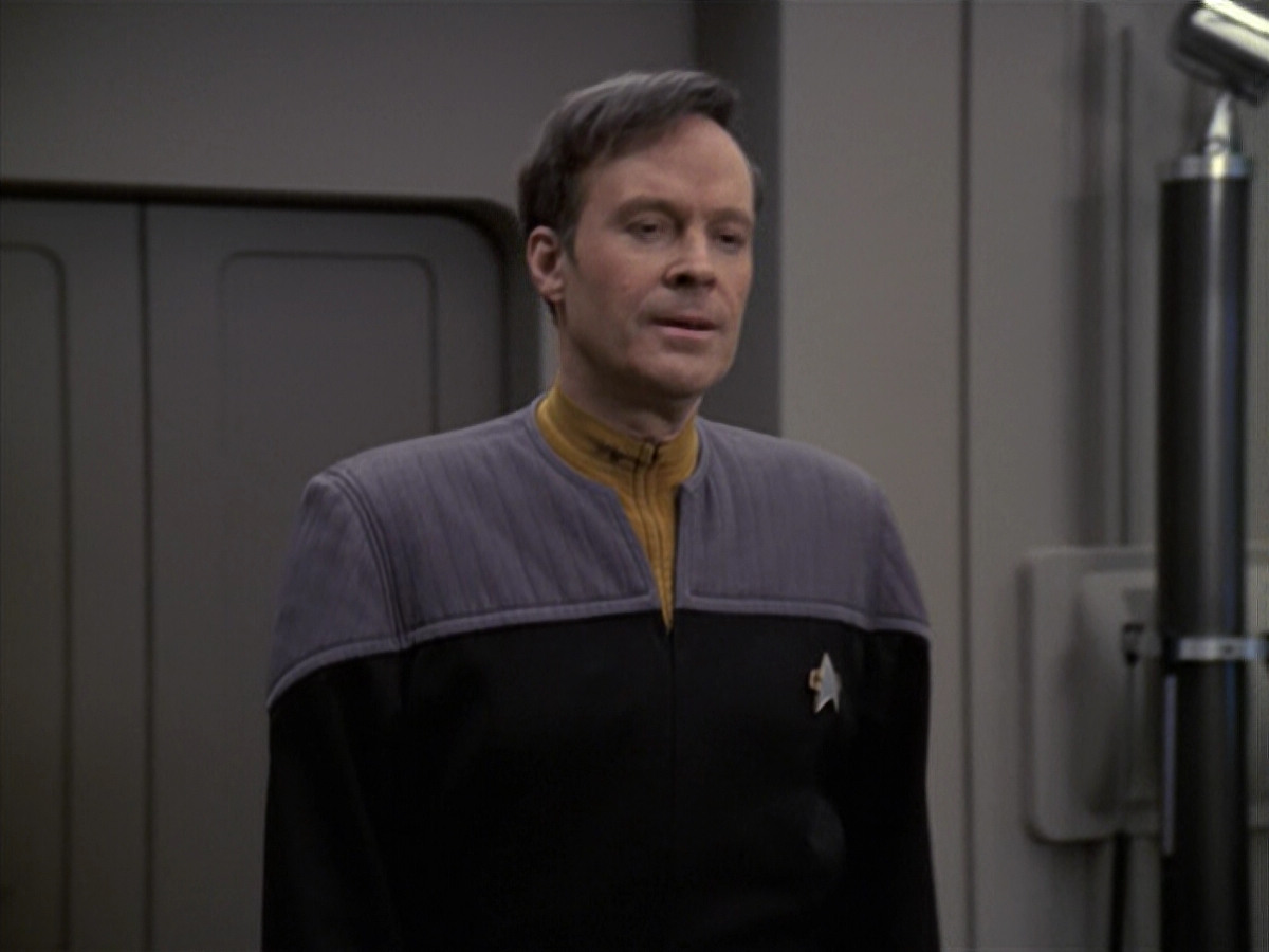 extant_StarTrek_VOY_6x24-LifeLine_03596.jpg