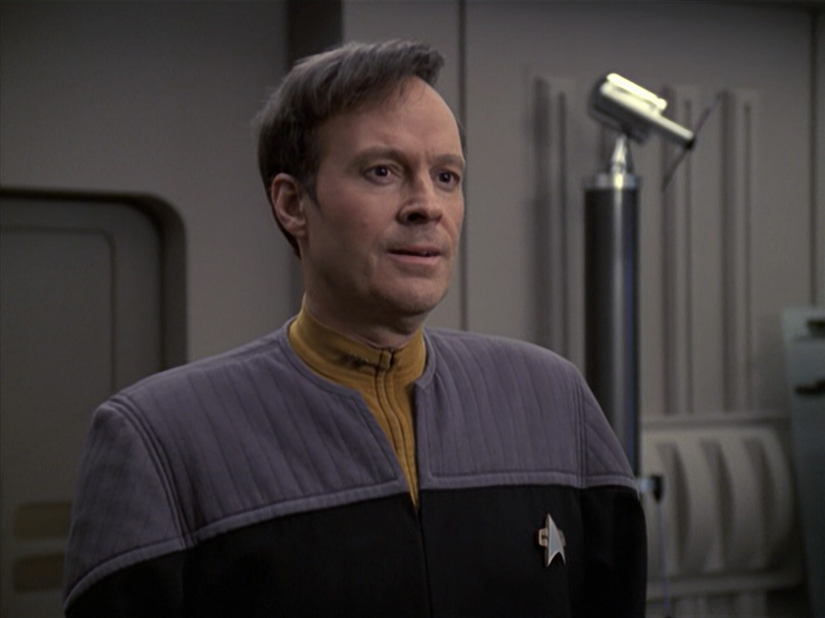 extant_StarTrek_VOY_6x24-LifeLine_03598.jpg