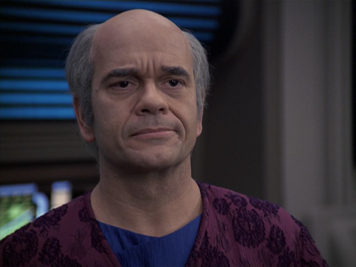 extant_StarTrek_VOY_6x24-LifeLine_03604.jpg