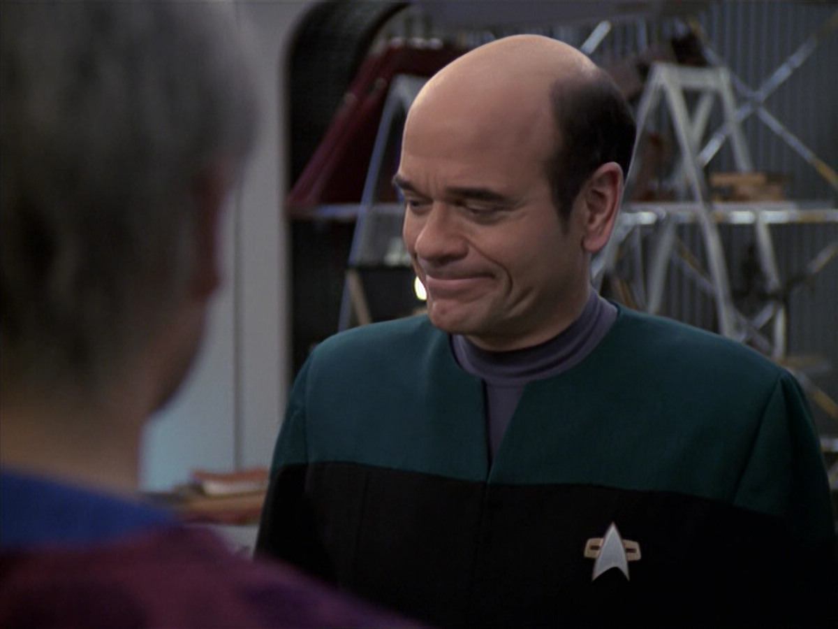 extant_StarTrek_VOY_6x24-LifeLine_03608.jpg