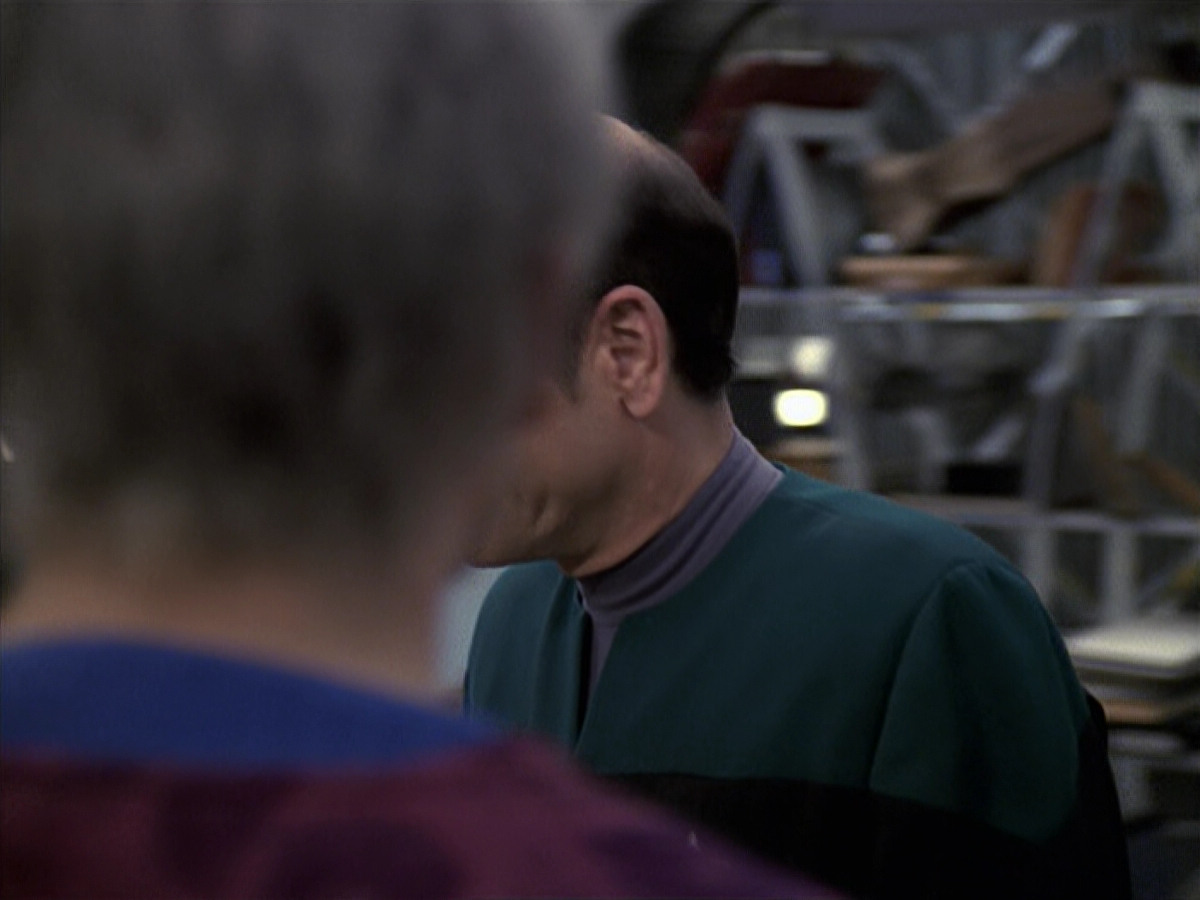 extant_StarTrek_VOY_6x24-LifeLine_03609.jpg