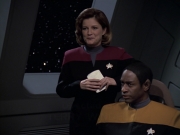 Filename=extant_StarTrek_VOY_6x24-LifeLine_00416.jpg
Filesize=132KiB
Dimensions=1200x900
Date added=Jan 03, 2020 extant_StarTrek_VOY_6x24-LifeLine_00416.jpg