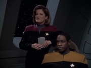Filename=extant_StarTrek_VOY_6x24-LifeLine_00430.jpg
Filesize=134KiB
Dimensions=1200x900
Date added=Jan 03, 2020 extant_StarTrek_VOY_6x24-LifeLine_00430.jpg