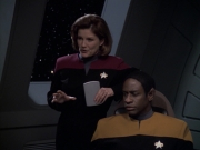 Filename=extant_StarTrek_VOY_6x24-LifeLine_00433.jpg
Filesize=137KiB
Dimensions=1200x900
Date added=Jan 03, 2020 extant_StarTrek_VOY_6x24-LifeLine_00433.jpg
